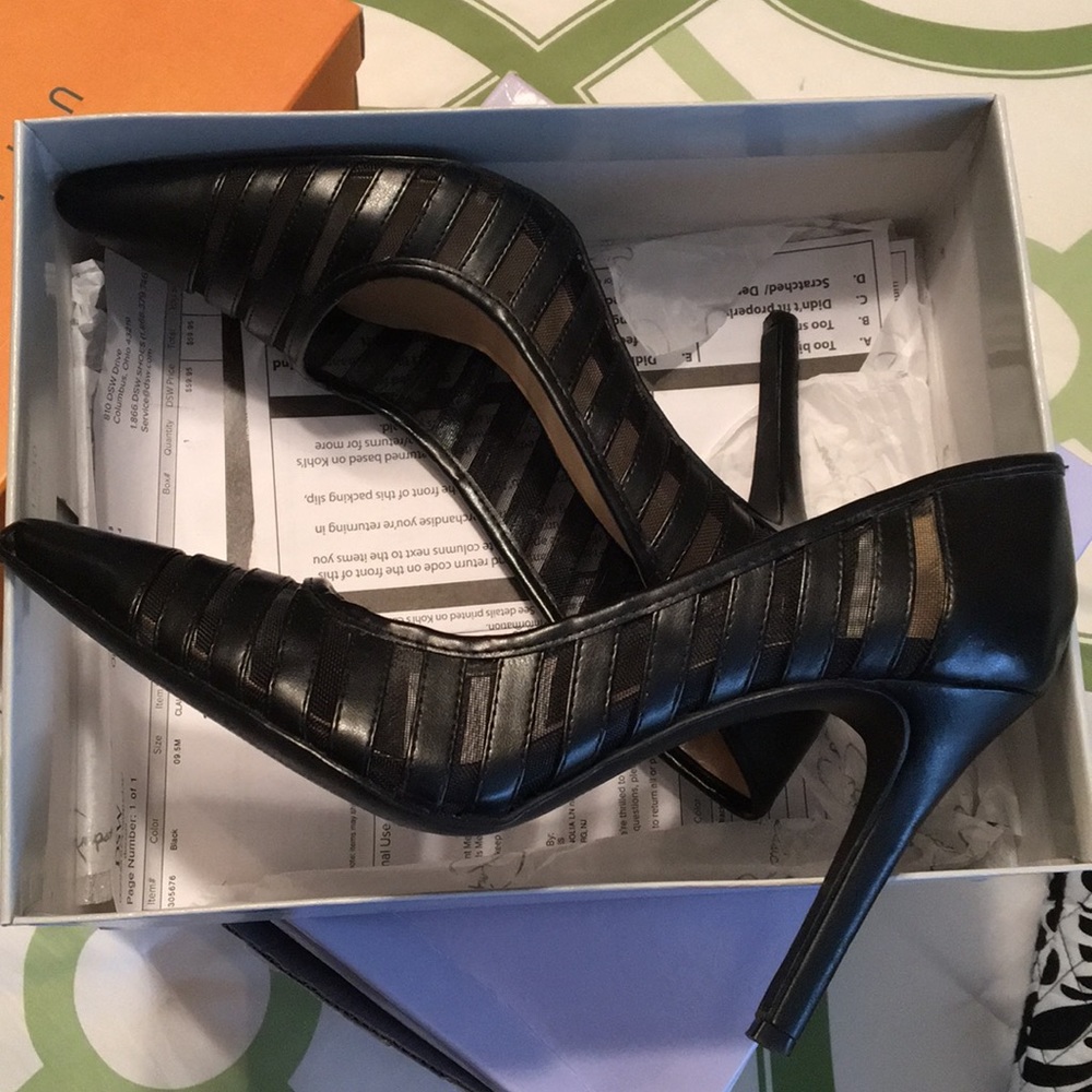 Black pumps